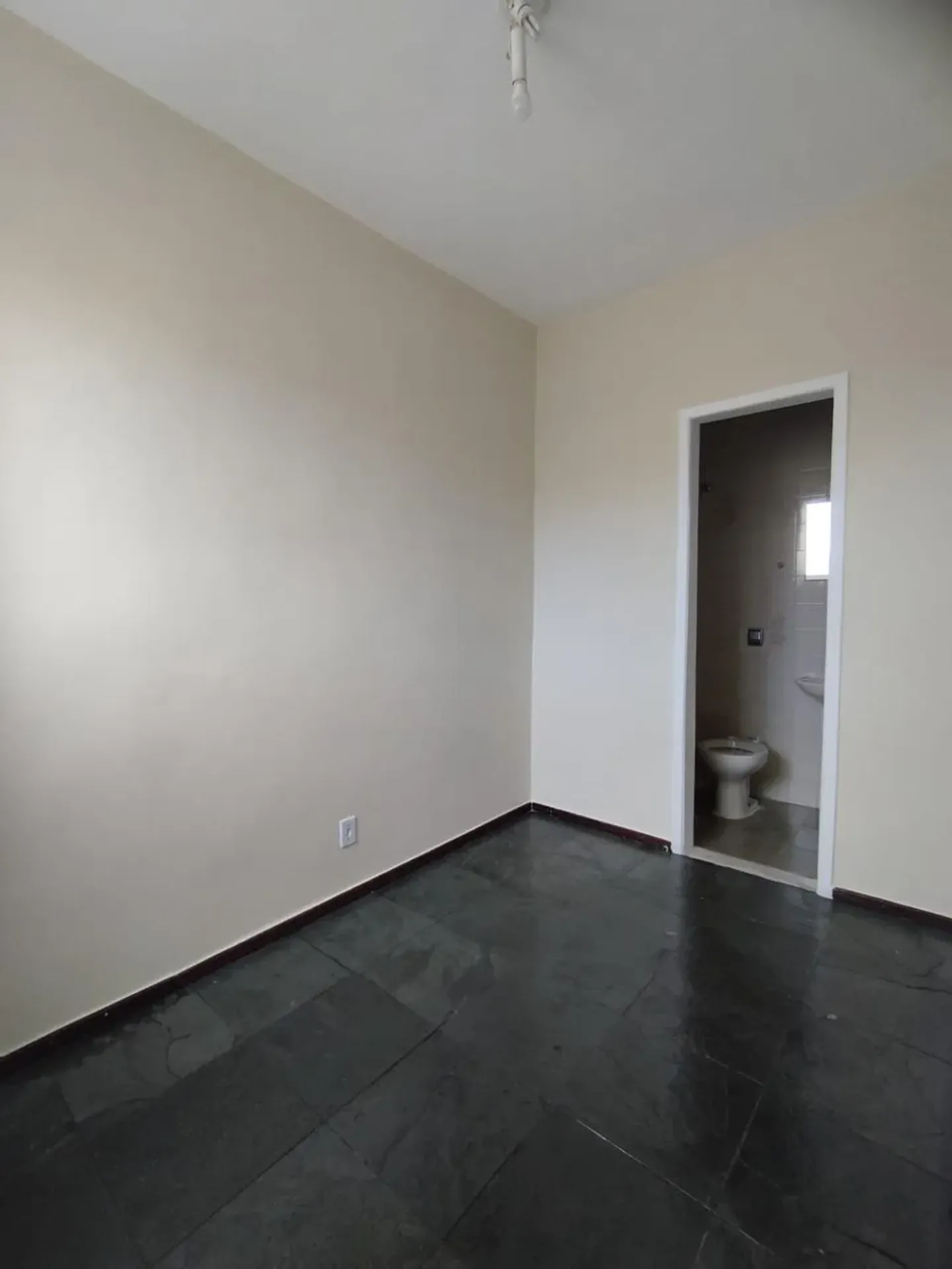 Rental apartment with 2 bedrooms and a private garden — photo 15