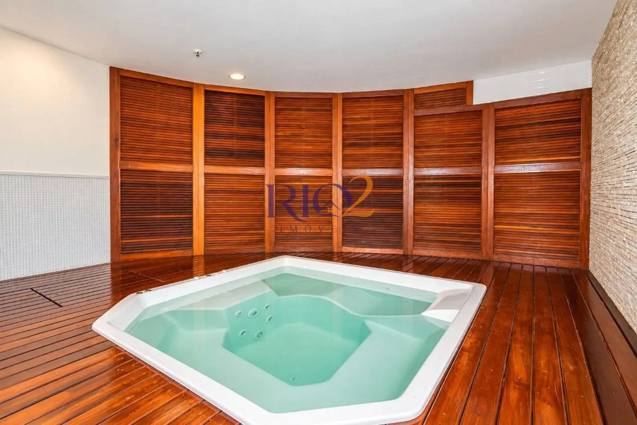 Walk-in closet in a 3-bedroom apartment, 117 m² — photo 13