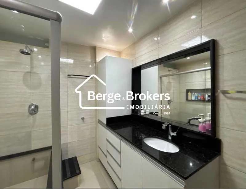 Furnished 3-bedroom apartment with 3 bathrooms — photo 20