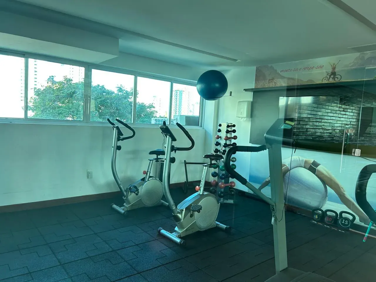 Furnished 3-bedroom apartment with a private BBQ — photo 20