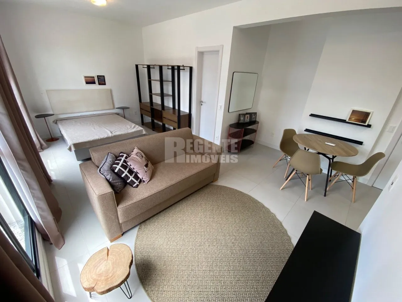 One-bedroom apartment in a building with a gym — photo 5