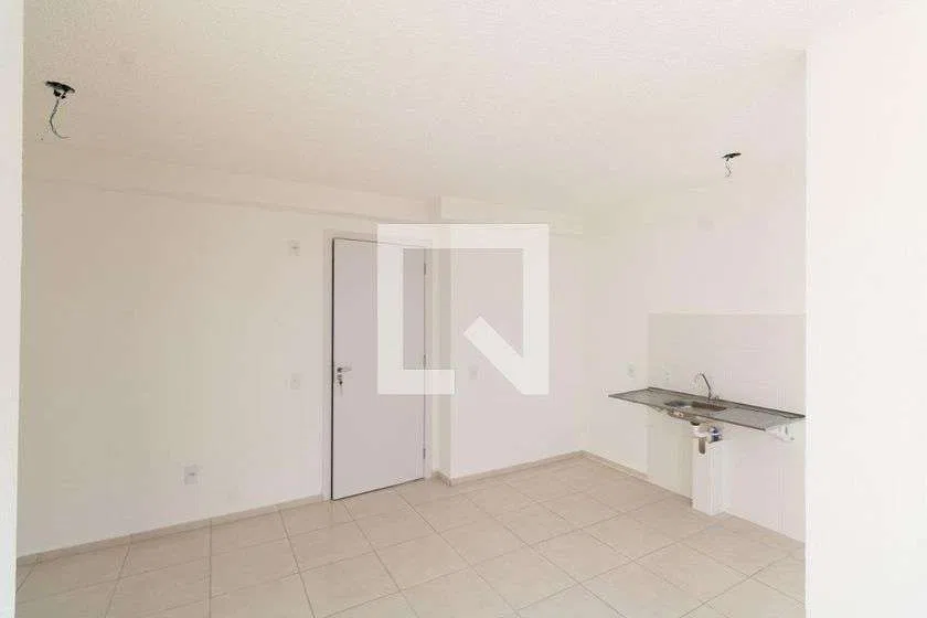 2-bedroom apartment in a building with a gym — photo 2