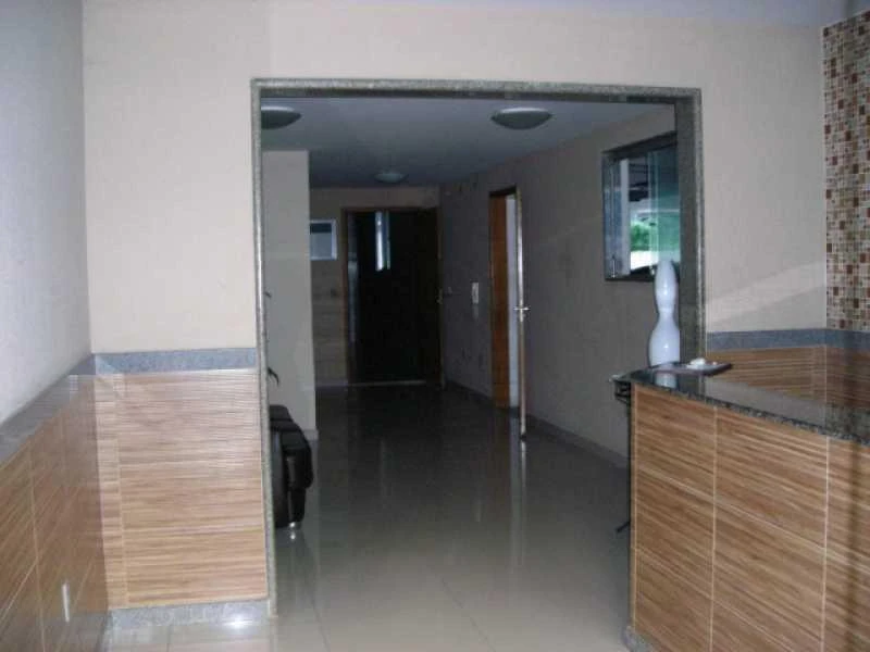 One-bedroom apartment in a building with a gym — photo 15