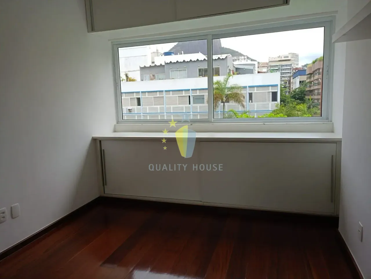 Unfurnished apartment with 3 bedrooms and 2 bathrooms — photo 10