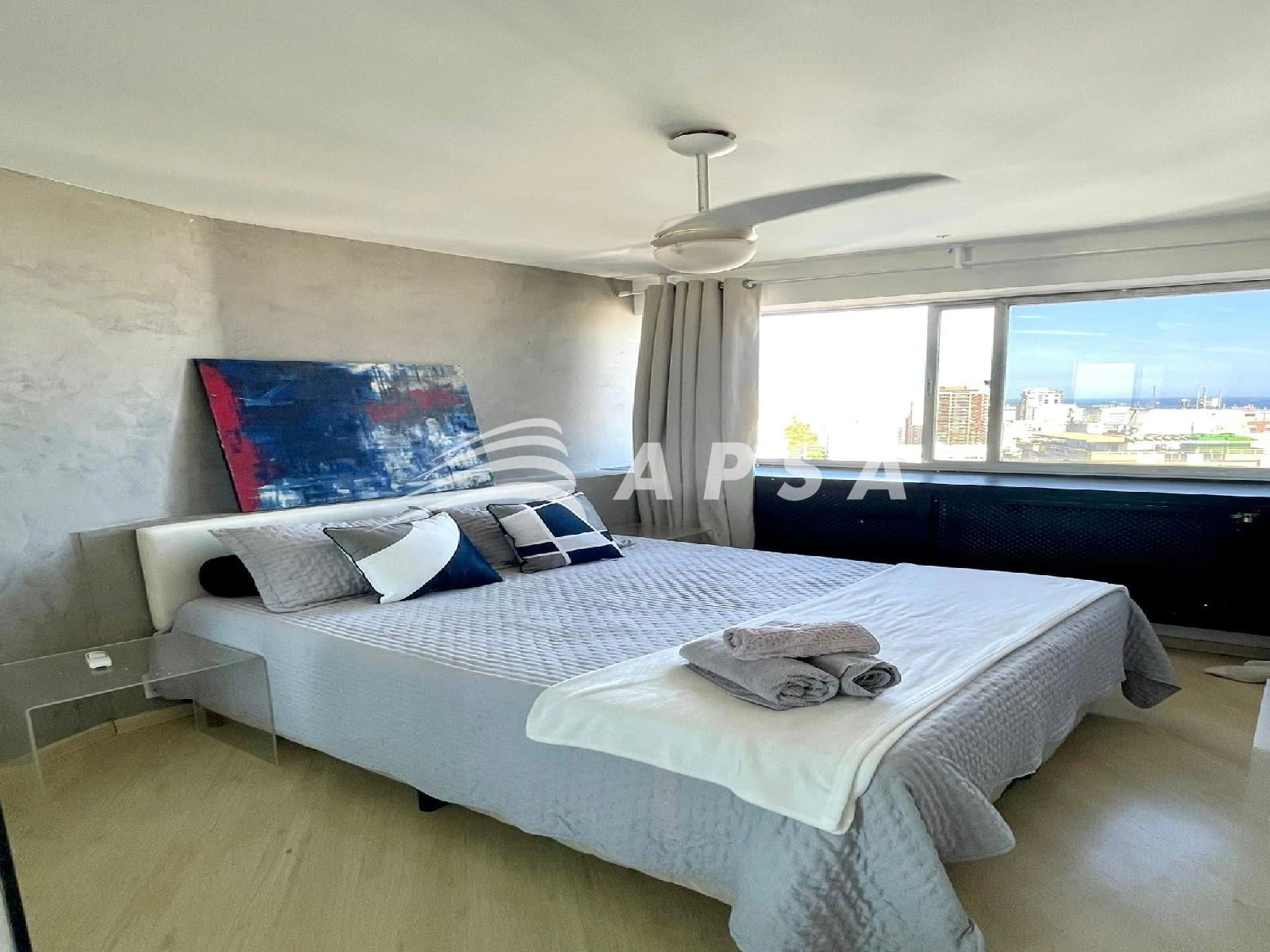 One-bedroom apartment with a water view — photo 5
