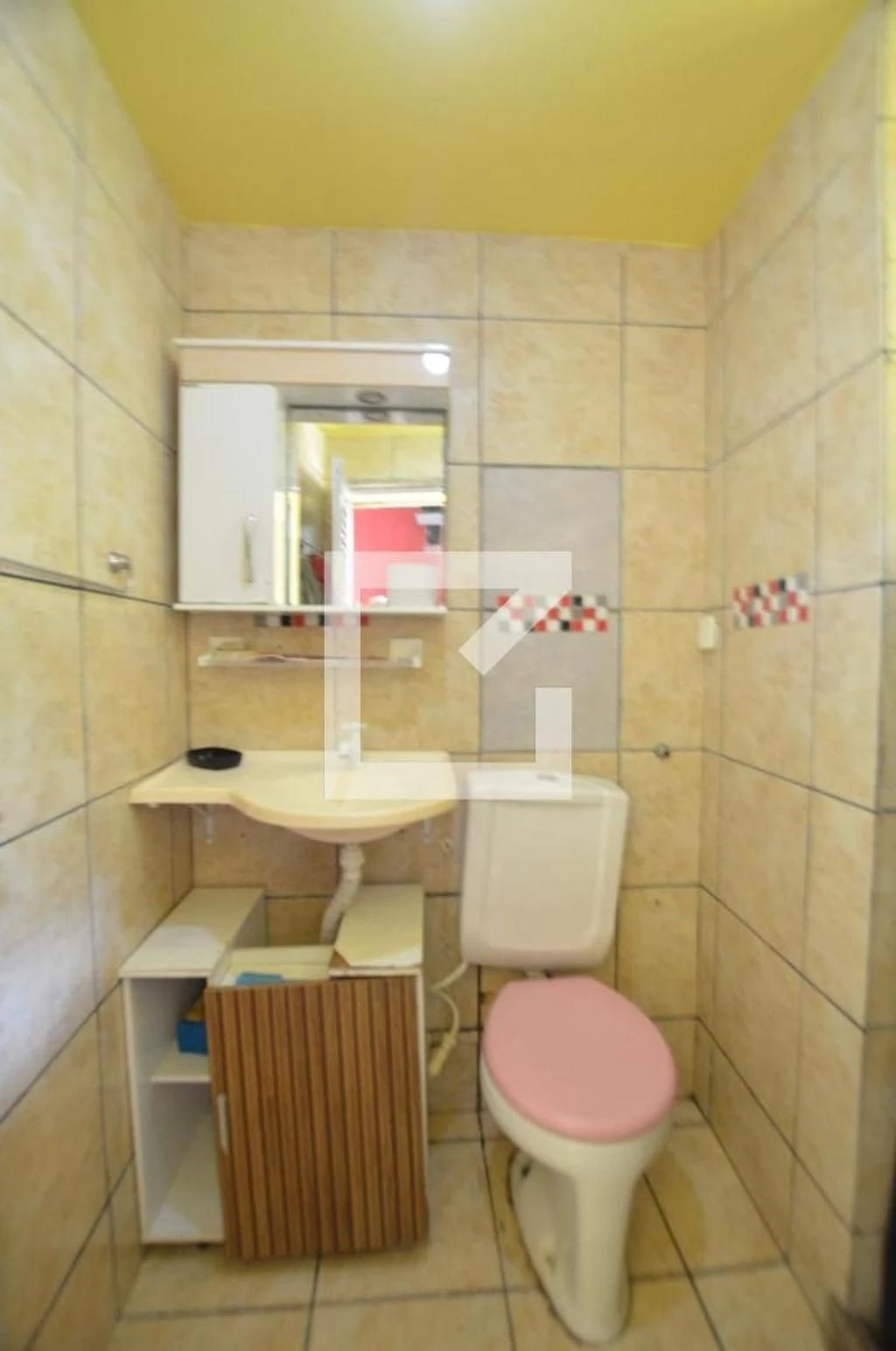 Furnished 2-bedroom apartment with 1 bathroom — photo 35