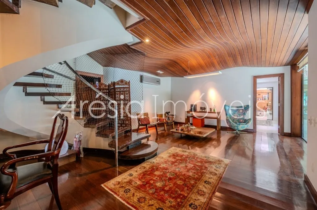 Casa mobiliada 1440 m² com 5 suítes e sem vagas