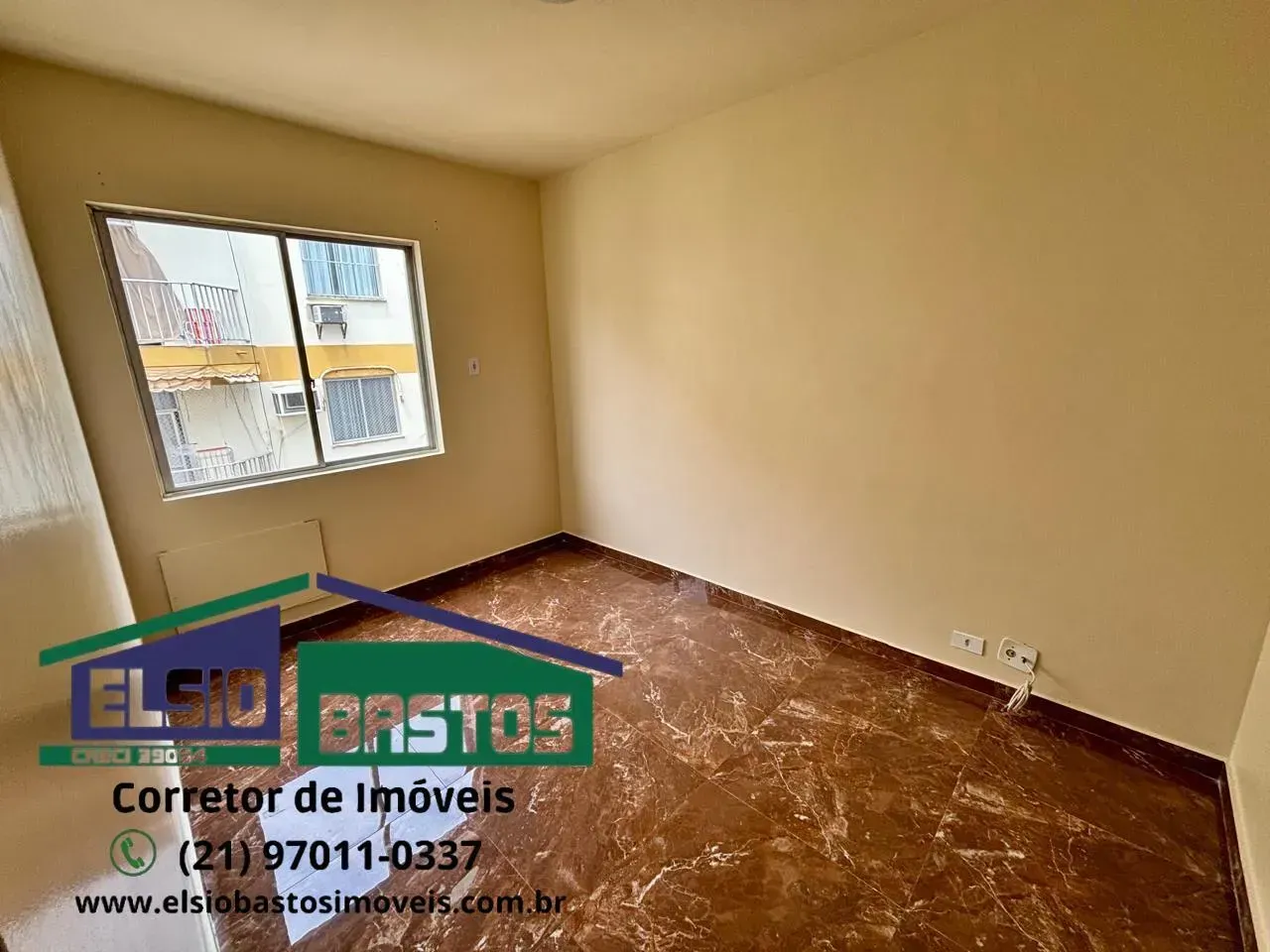 2-bedroom 2-bath apartment with a separate closed kitchen — photo 3
