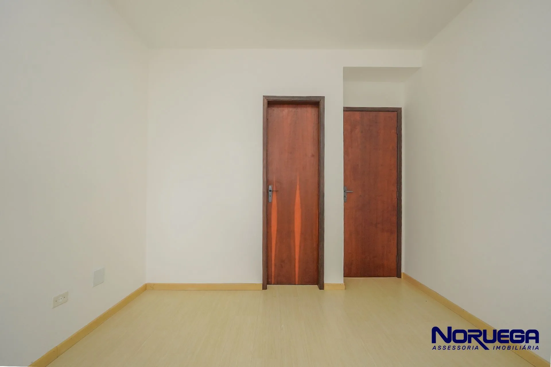 Деревянный пол или ламинат и 2 спальни: квартира 103 м² — photo 14