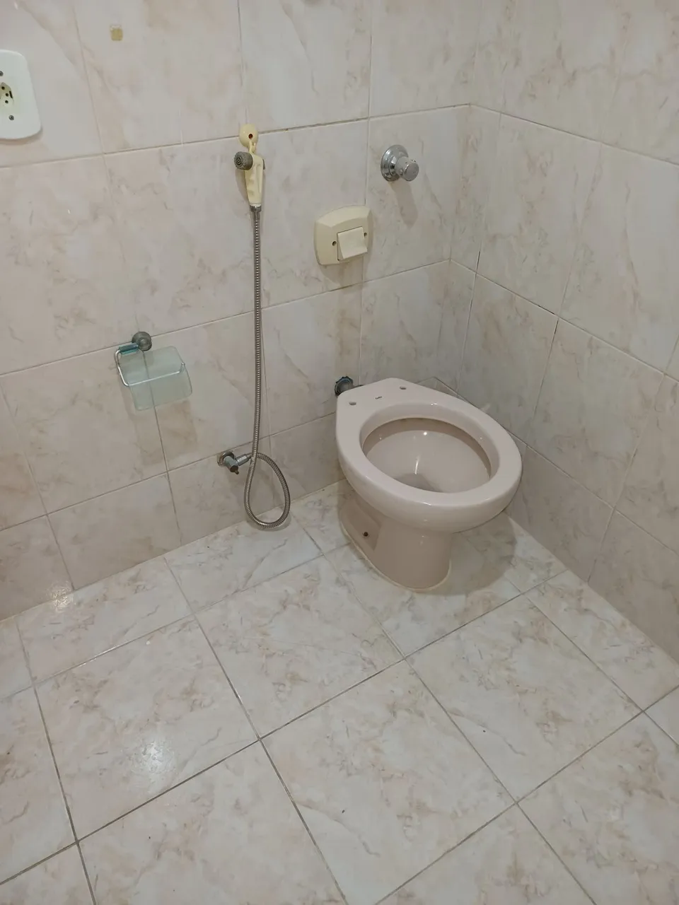 3-bedroom apartment with laundry area and 2 bathrooms — photo 13
