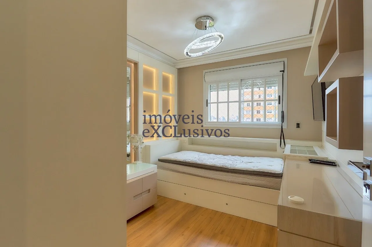 Floor-to-ceiling windows in a 3-bedroom apartment, 146 m² — photo 41