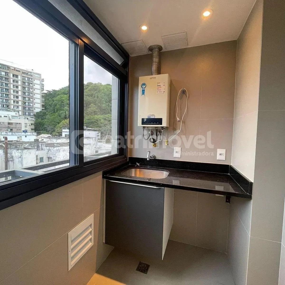 Apartment, 197 m², with a grill on the balcony — photo 20