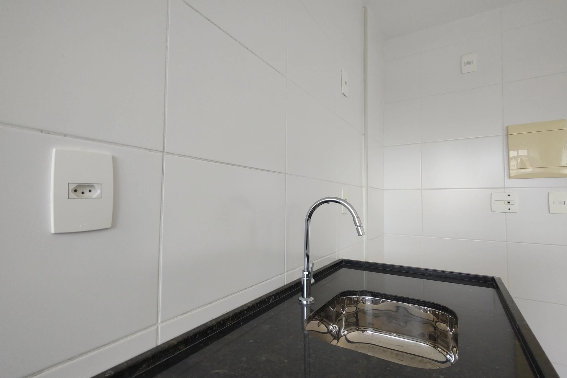 Apartamento sem mobília com 2 quartos e varanda — photo 24