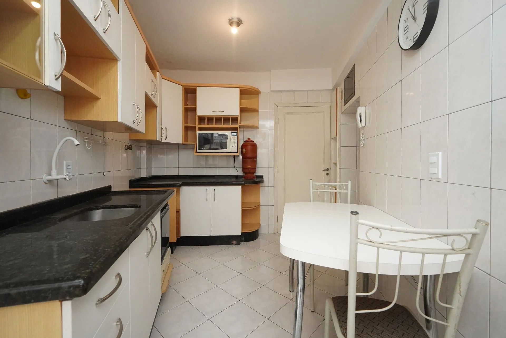 Home office in a 3-bedroom apartment, 140 m² — photo 24