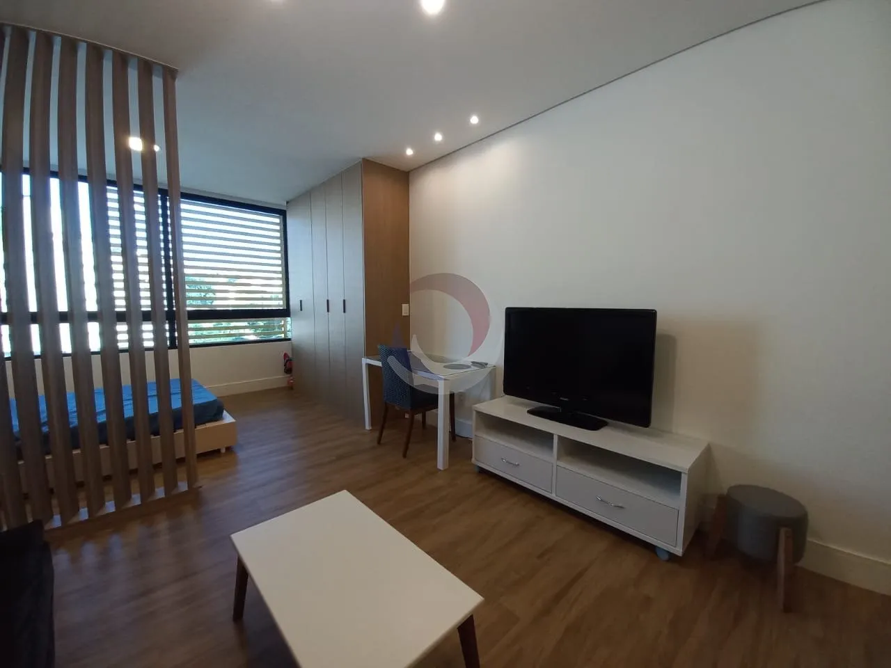 Меблированная студия с кухней открытой планировки, 73 м² — photo 3