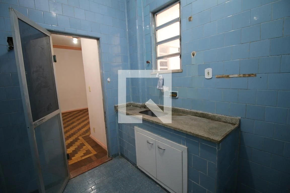 Unfurnished 1-bedroom apartment with separate kitchen — photo 12
