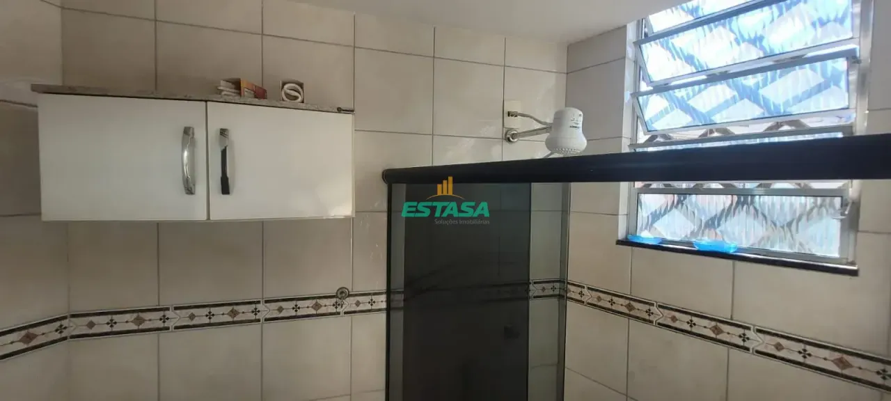 Rental apartment with 1 bedroom and a glass shower — photo 12