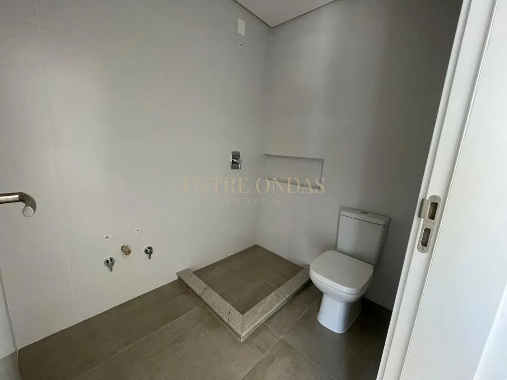2-bedroom apartment in a building with a gym — photo 8