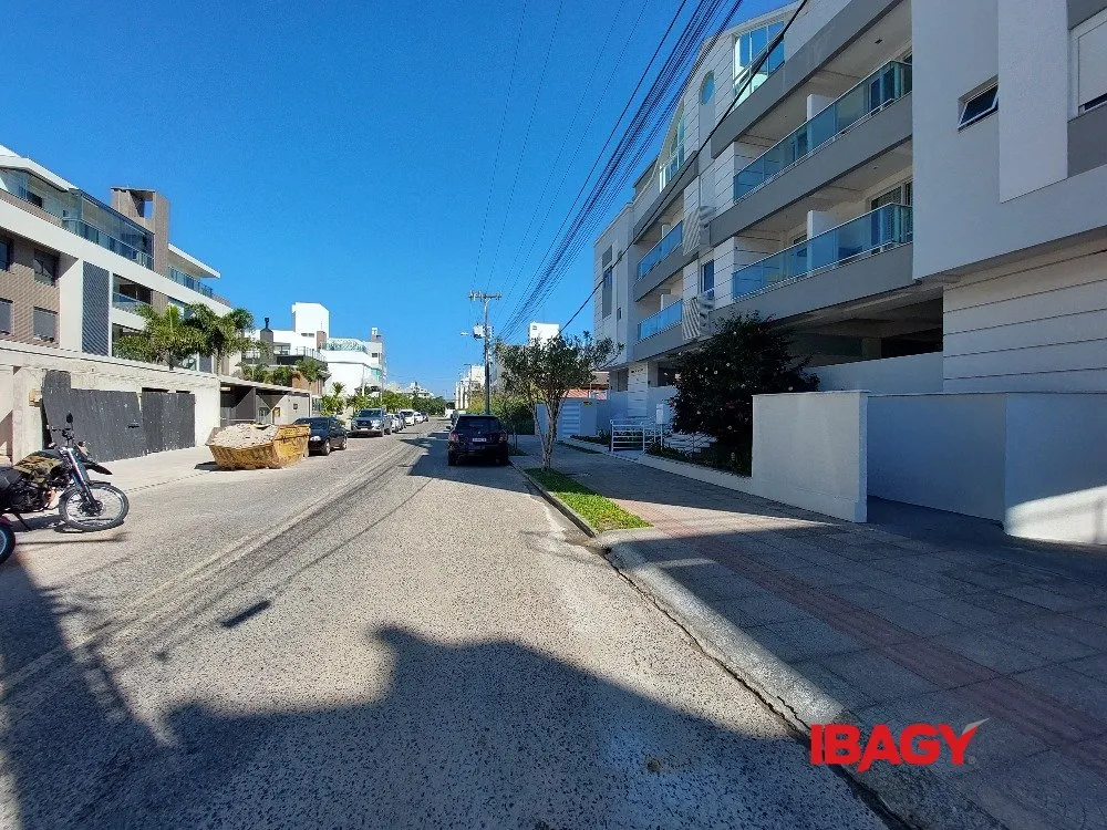 Furnished apartment with 2 bedrooms and 1 parking space — photo 26