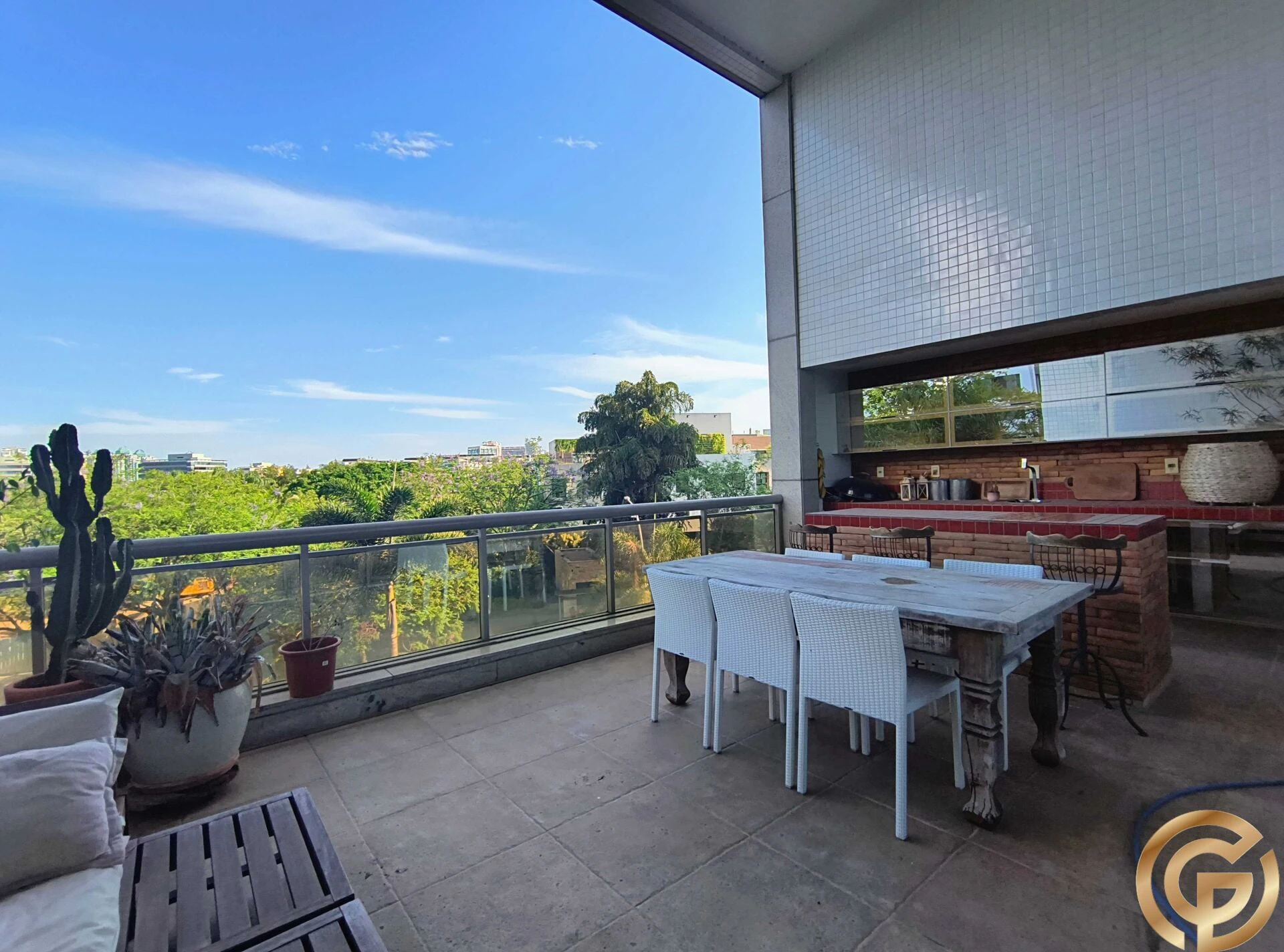 Furnished 400 m² apartment with 4 en-suite bedrooms — photo 14
