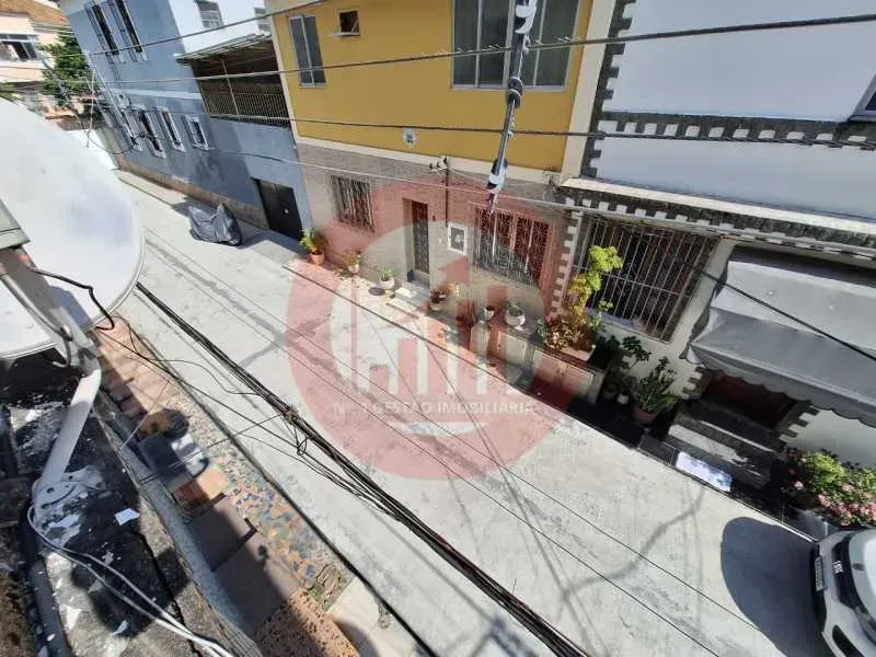 2-bedroom, 1-bath rental with no parking space — photo 12