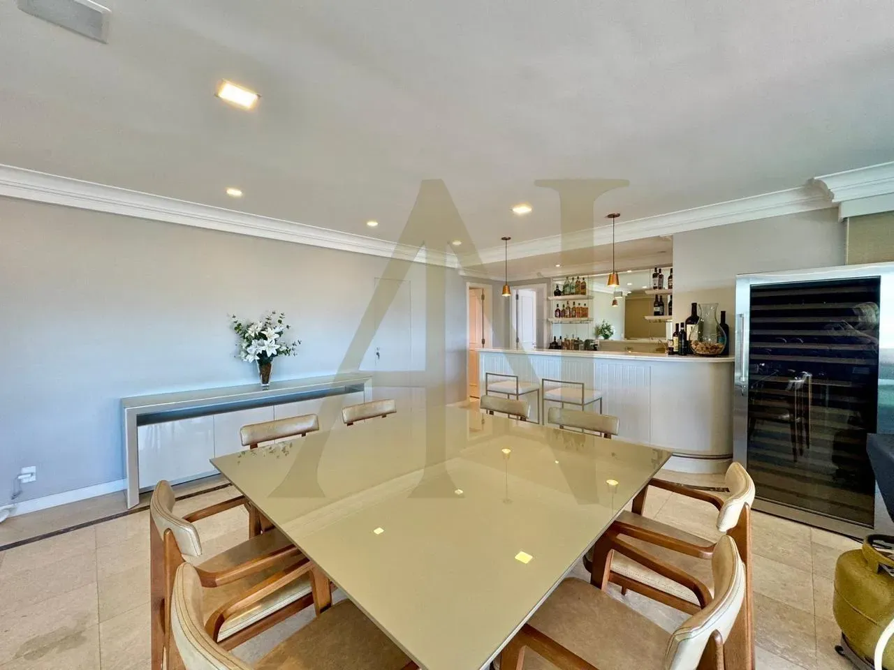 Furnished apartment with 4 bedrooms and 5 bathrooms — photo 3