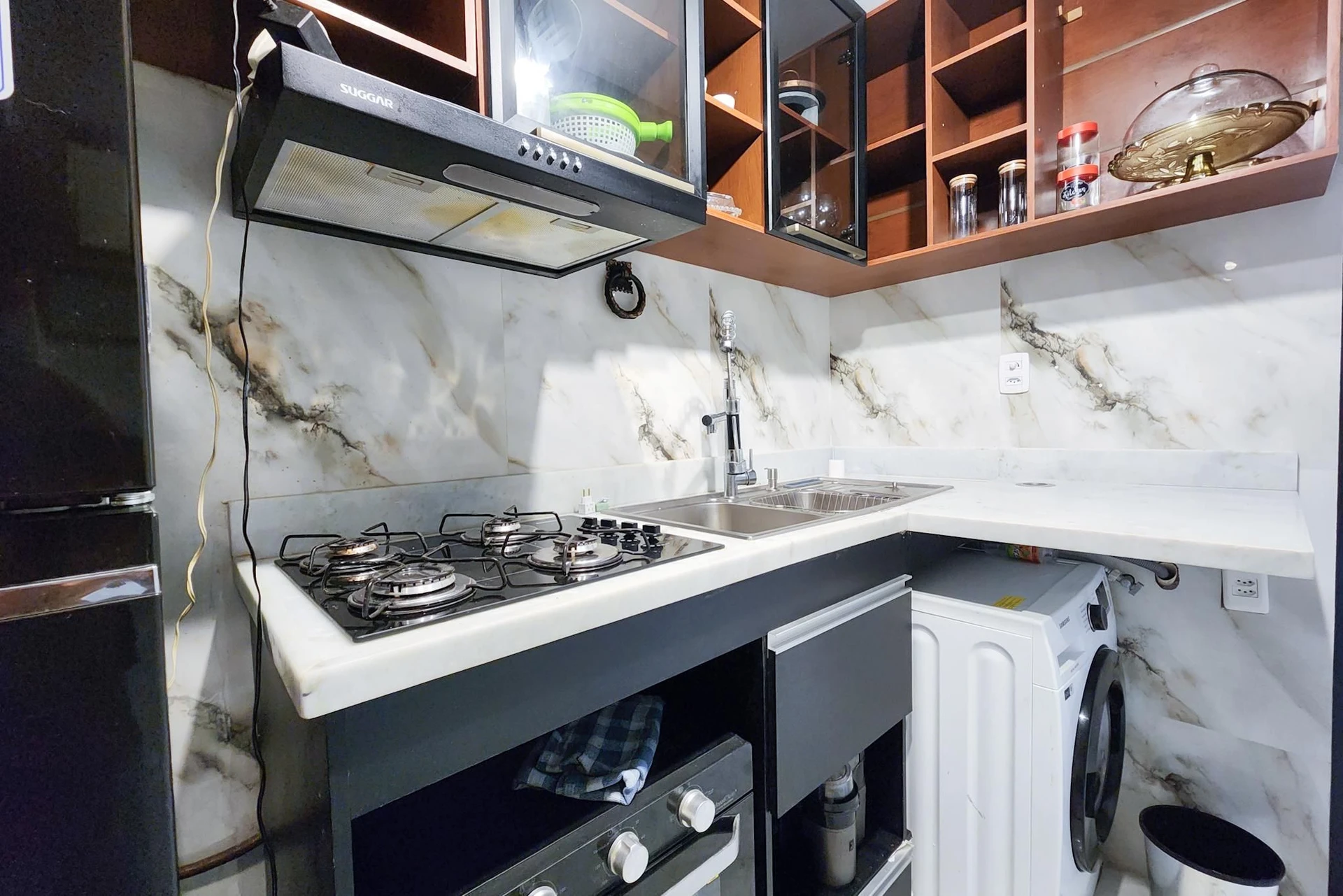 Estudio amueblado con 1 dormitorio y cocina abierta — photo 7