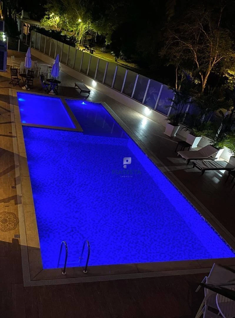 3-bedroom apartment in a building with a pool — photo 32