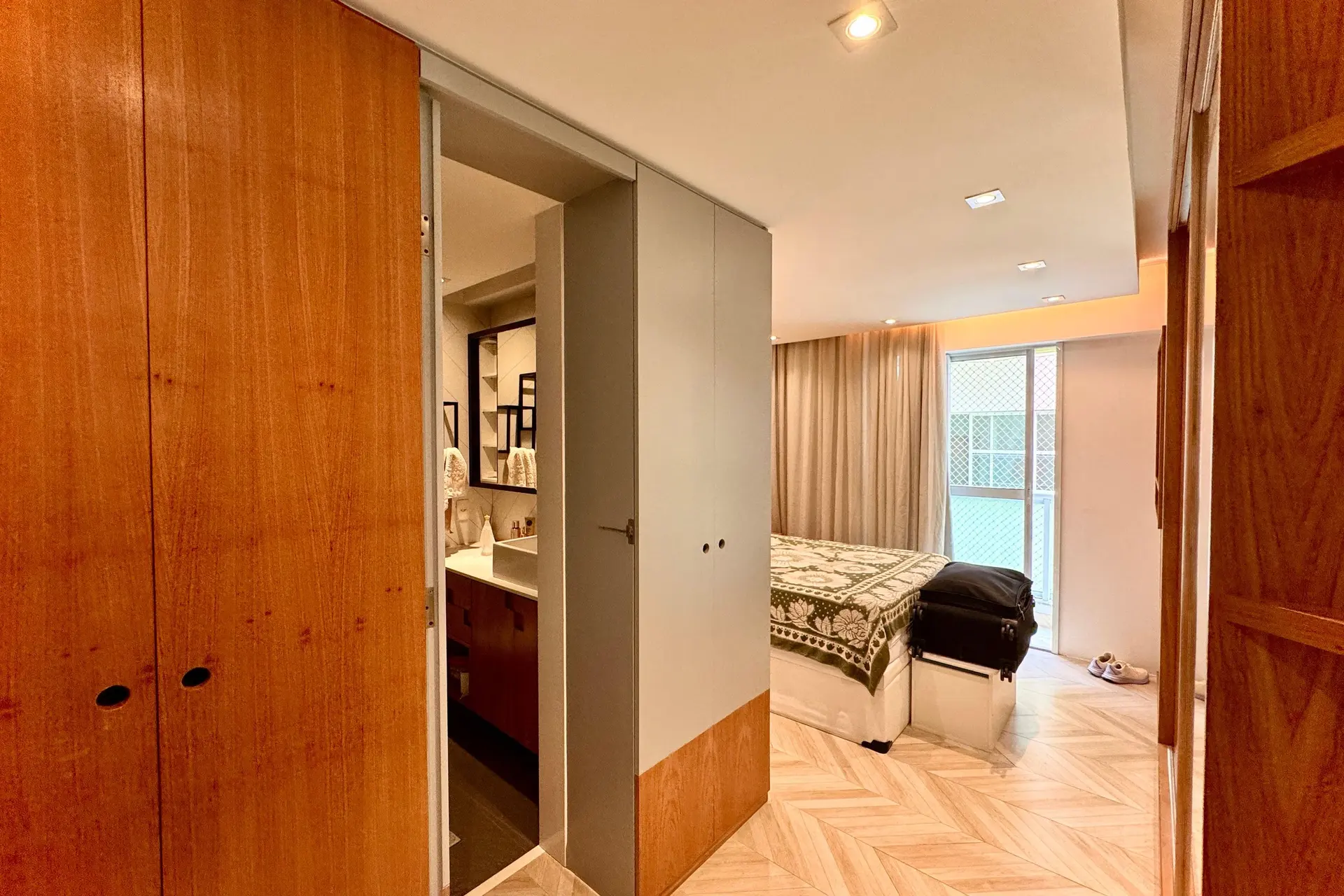 2-bedroom apartment with floor-to-ceiling windows — photo 3
