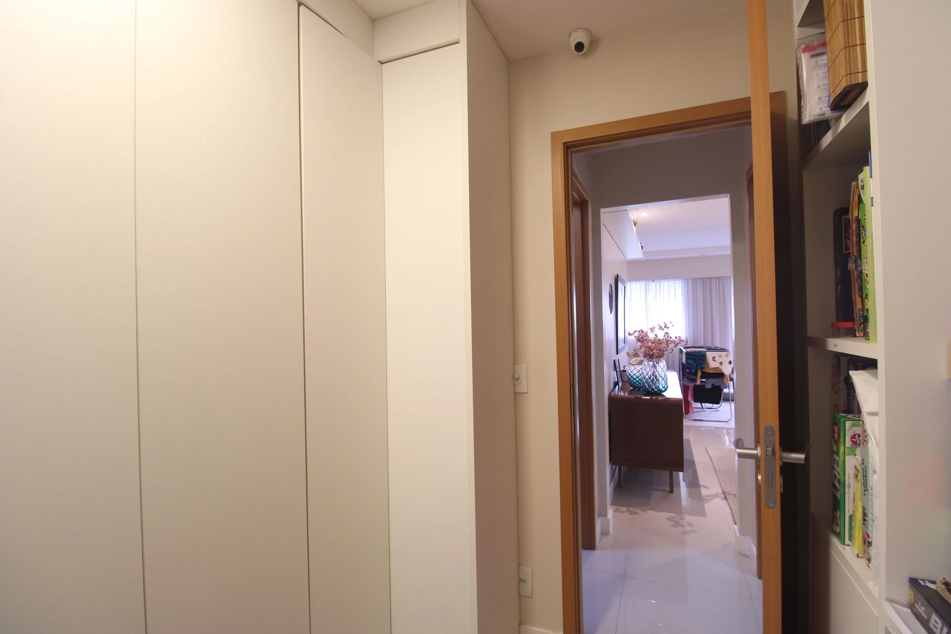 Furnished apartment, 112 m², with a glass-enclosed balcony — photo 56