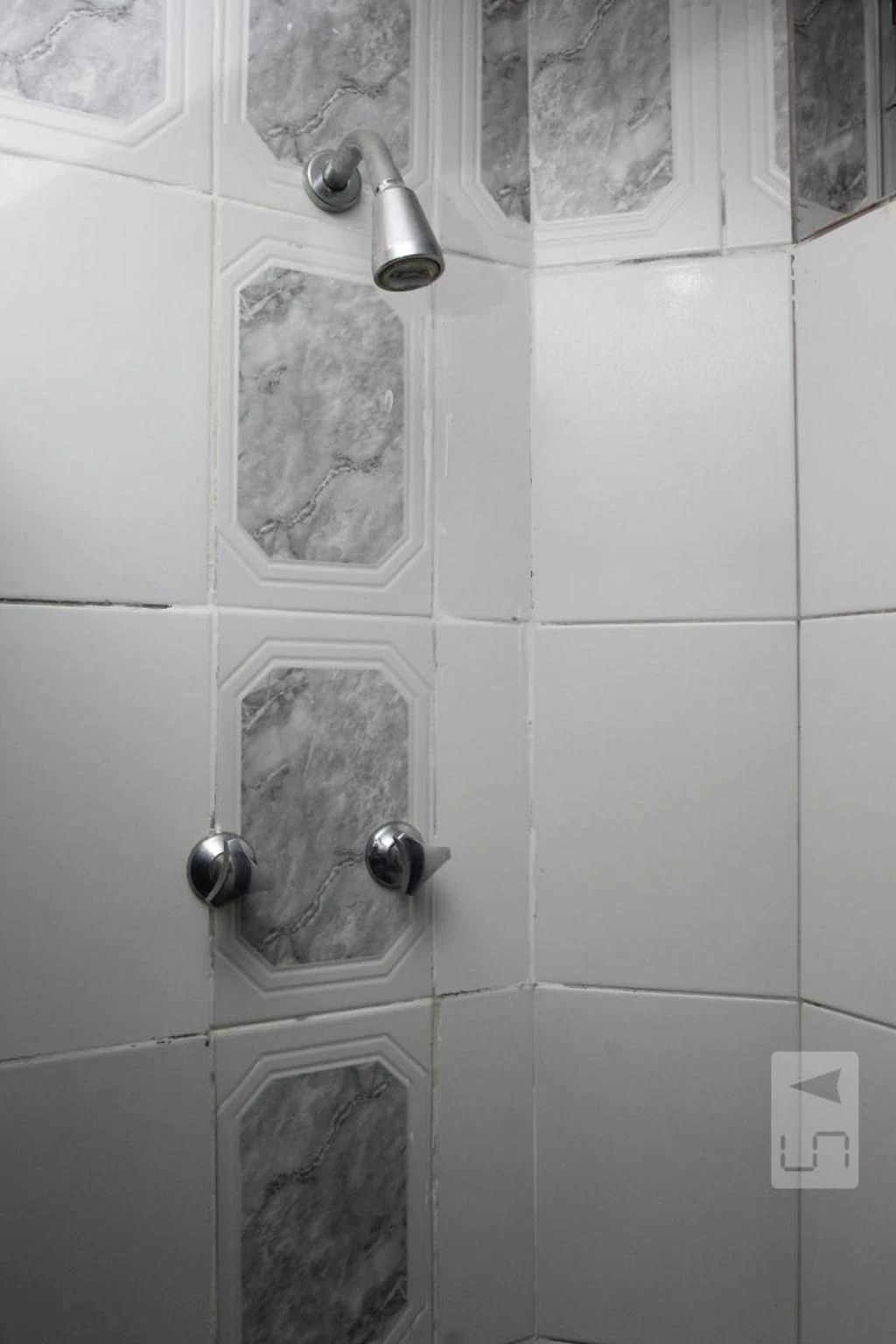 Furnished studio with 1 bedroom and glass shower enclosure — photo 33