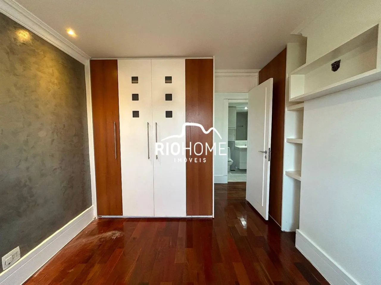 Apartment, 174 m², with a glass-enclosed balcony — photo 20