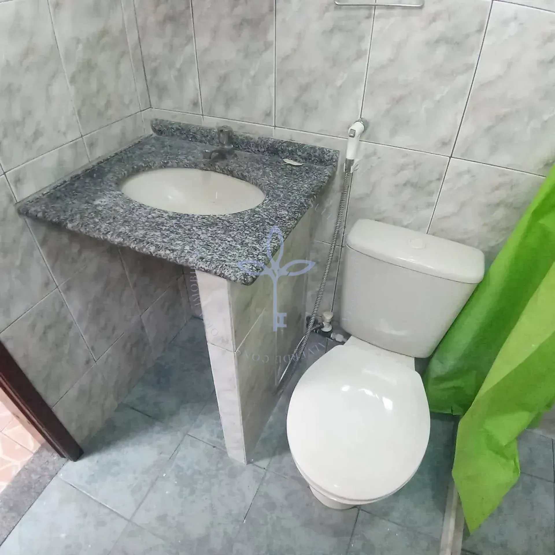 Casa com varanda e 1 vaga de estacionamento para alugar — photo 17