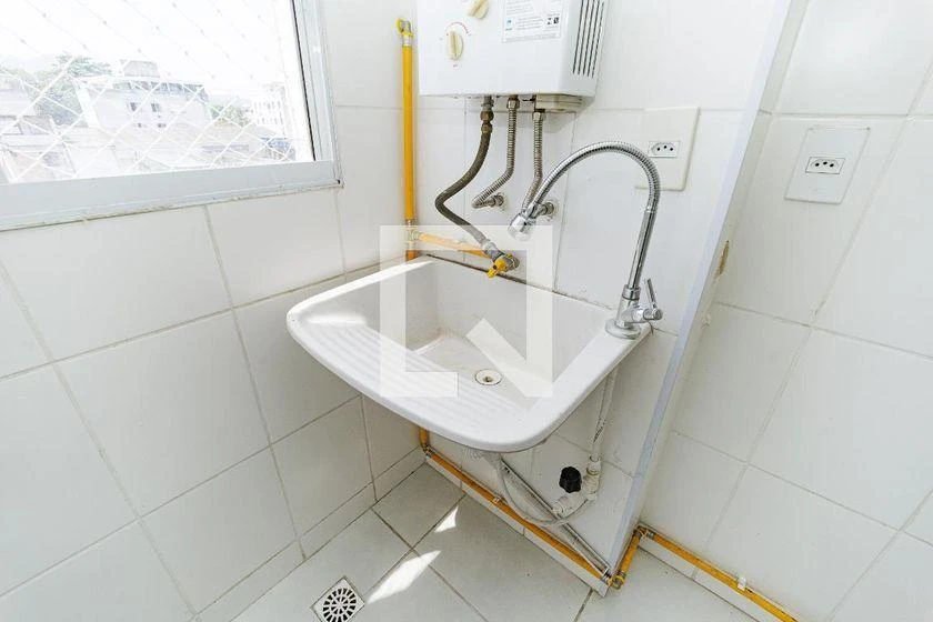 2-bedroom apartment in a building with a pool — photo 20