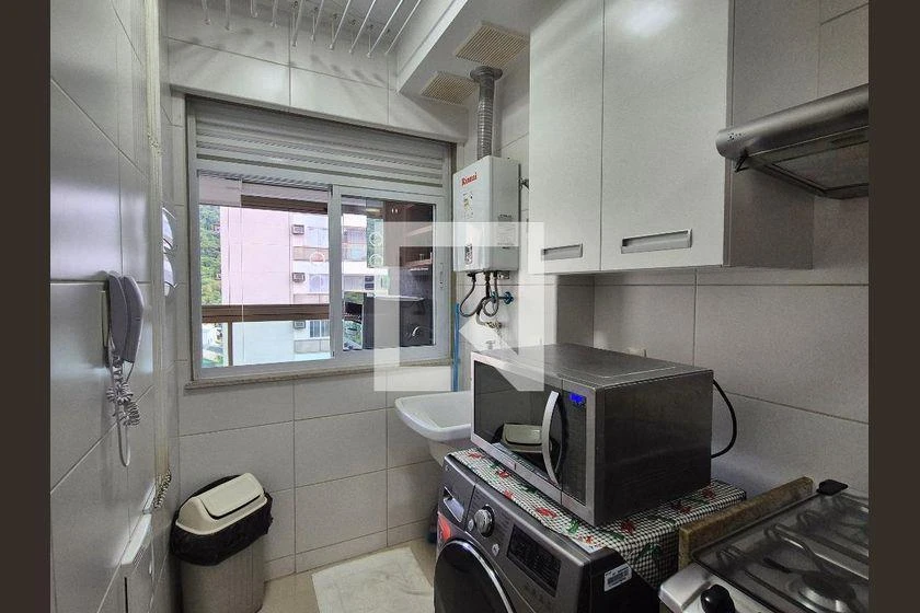 80 m² apartment with a pool in the building — photo 35