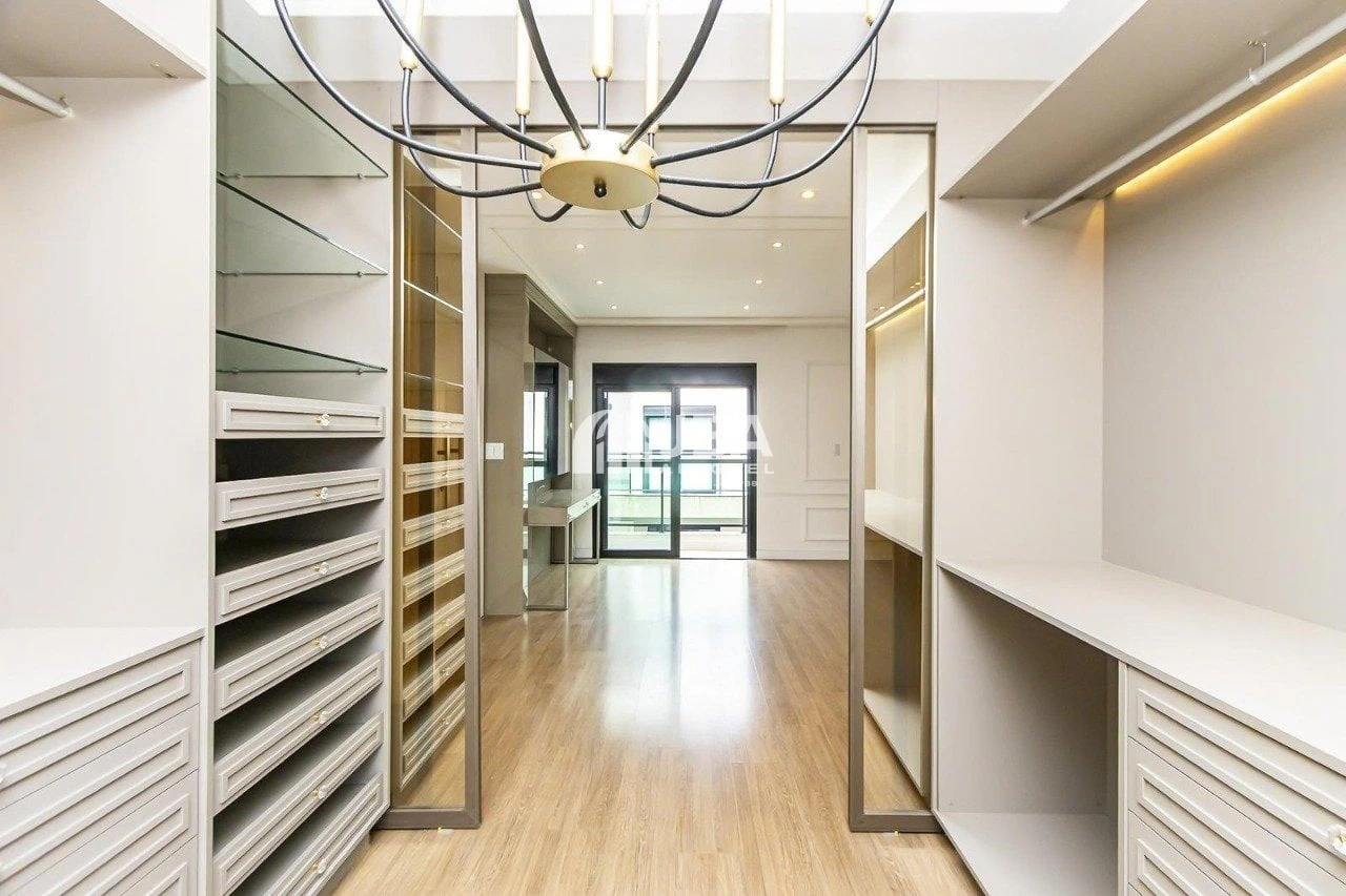 Floor-to-ceiling windows in a 2-bedroom house, 143 m² — photo 12