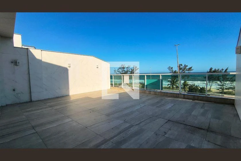 Apartment with 3 en-suite bedrooms and 5 baths