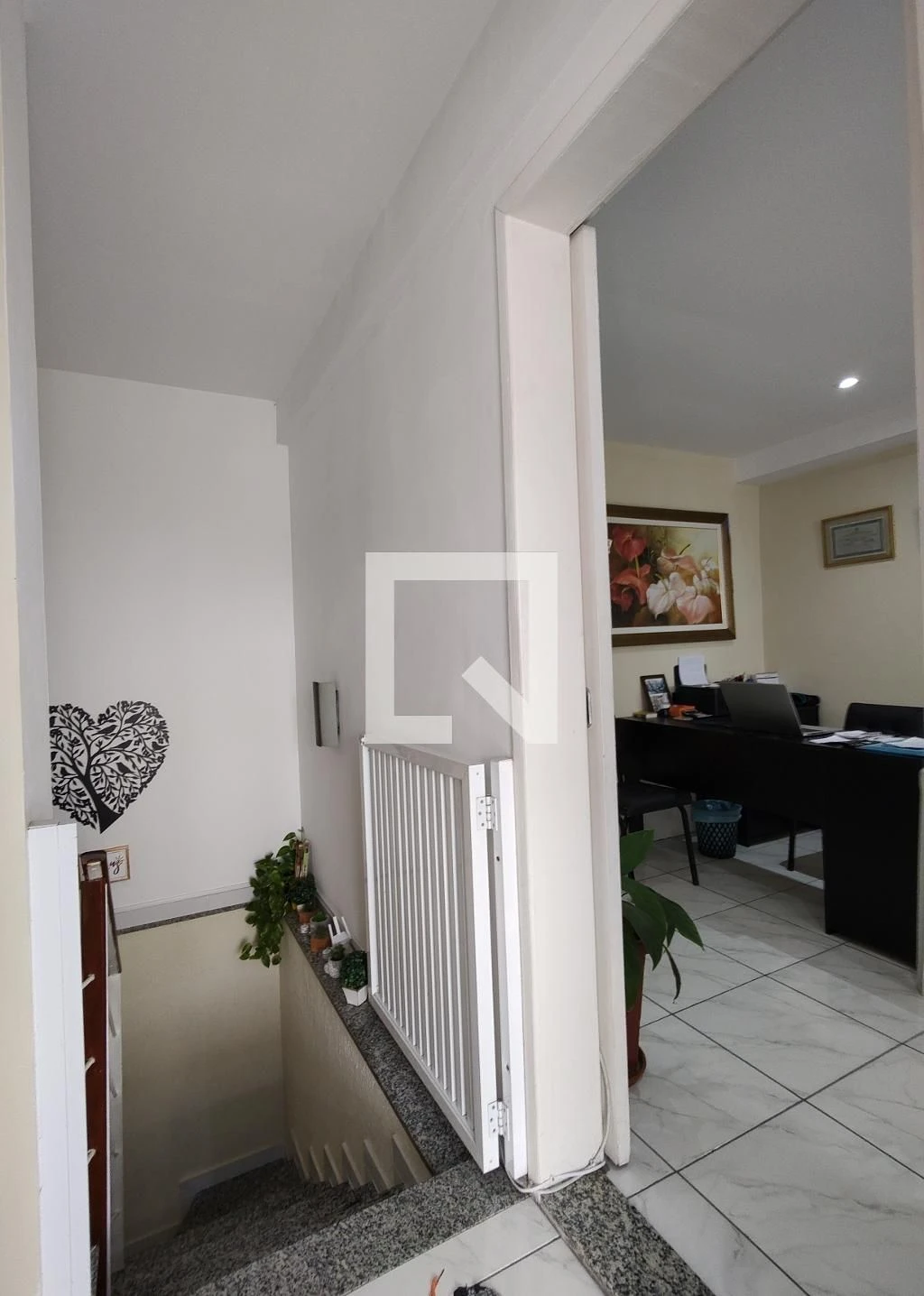 Glass-enclosed balcony in a 3-bedroom apartment, 155 m² — photo 55