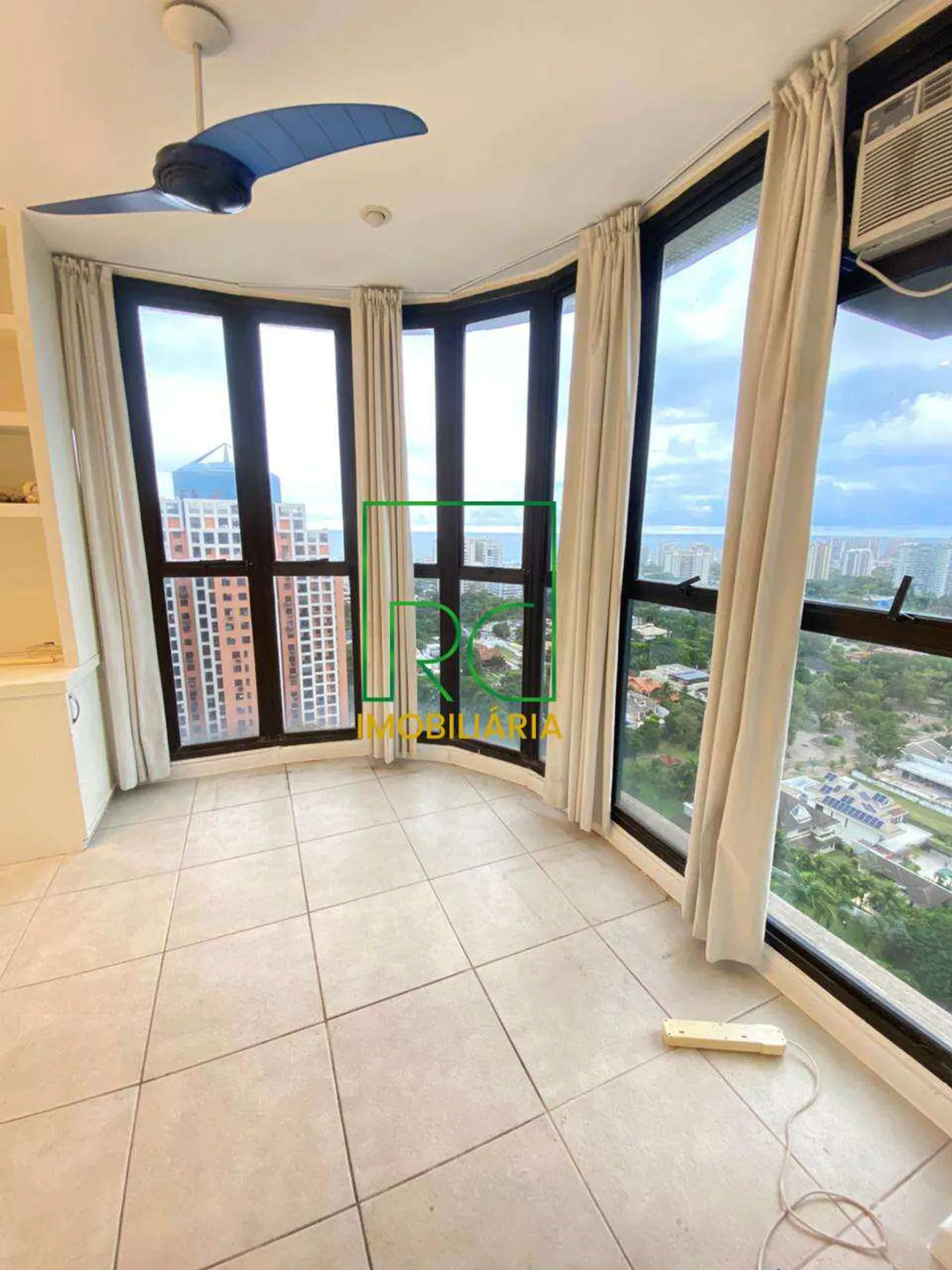 Unfurnished apartment with 3 bedrooms and water view — photo 14