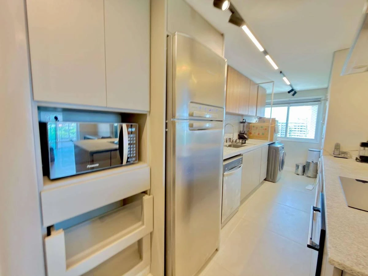 3-bedroom apartment in a building with a gym — photo 24
