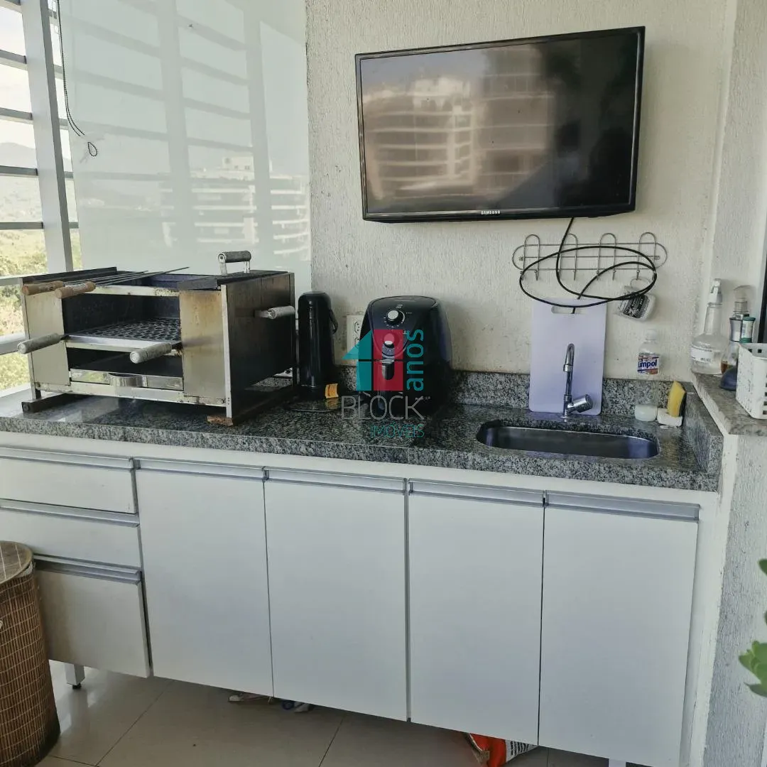 3-bedroom apartment in a building with a gym — photo 35
