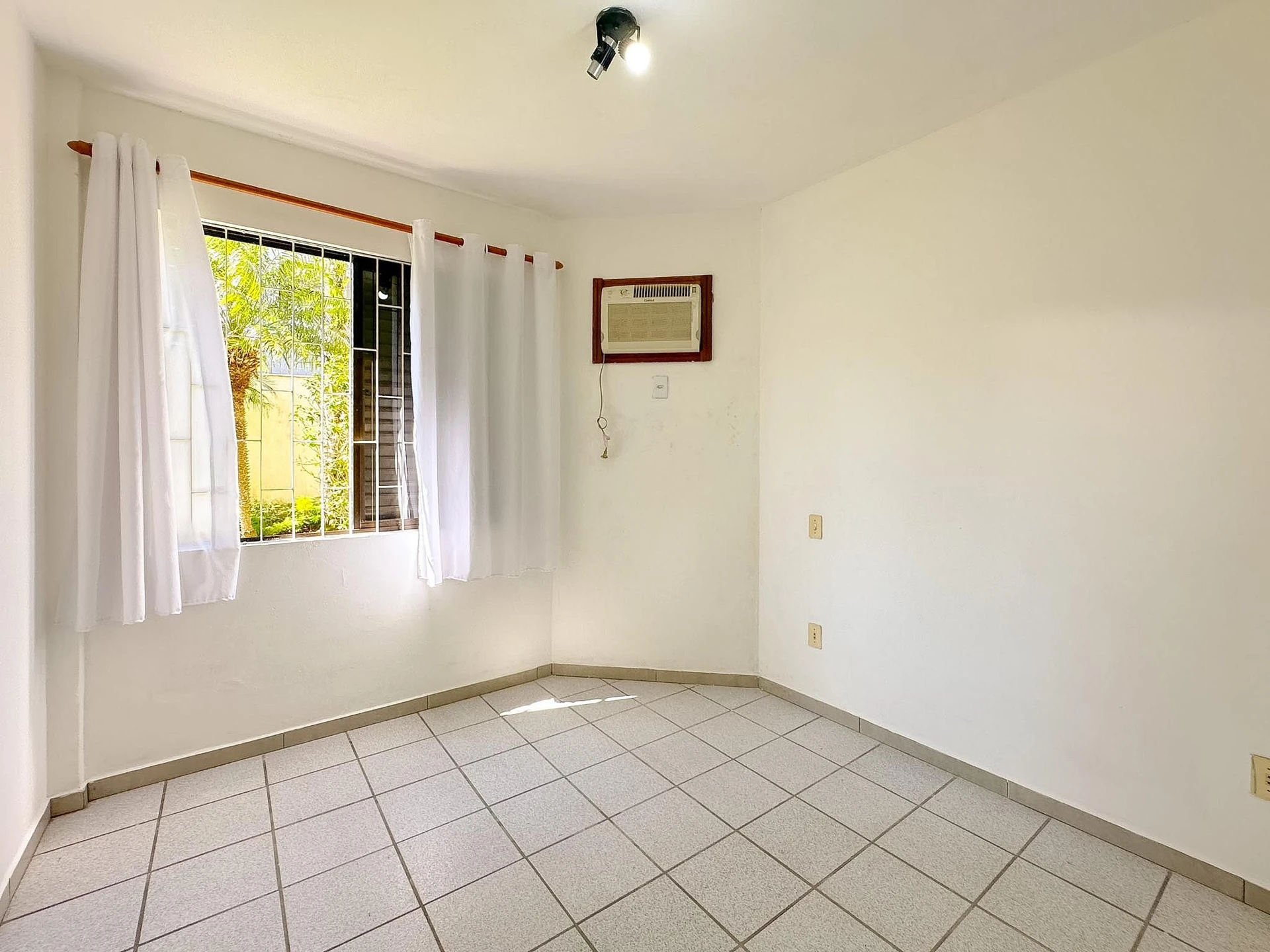 3-bedroom apartment with a grill on the balcony — photo 43