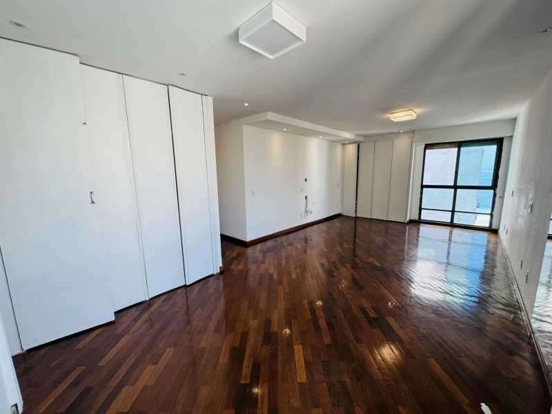 250 m² apartment with 4 bedrooms, 5 bathrooms and 3 parking — photo 8