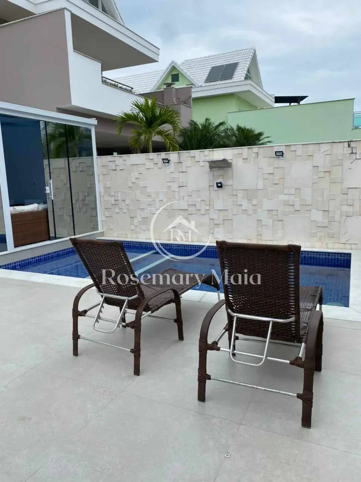 Furnished house with 4 bedrooms and 360 m² — photo 48