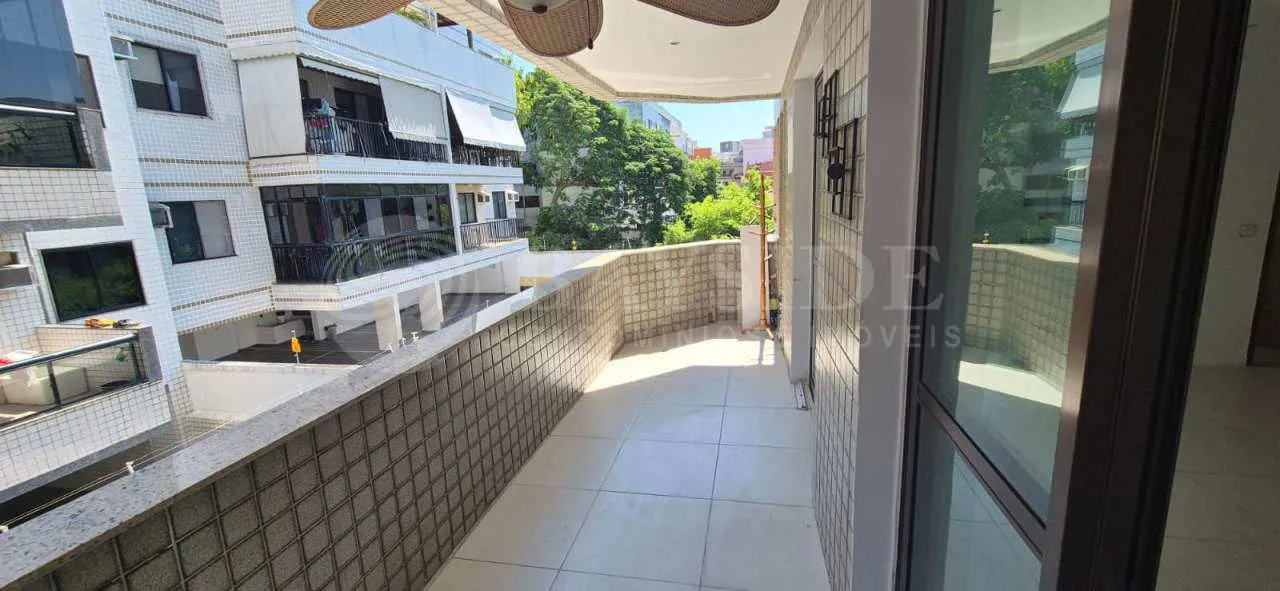 2-bedroom apartment with balcony and laundry area — photo 4