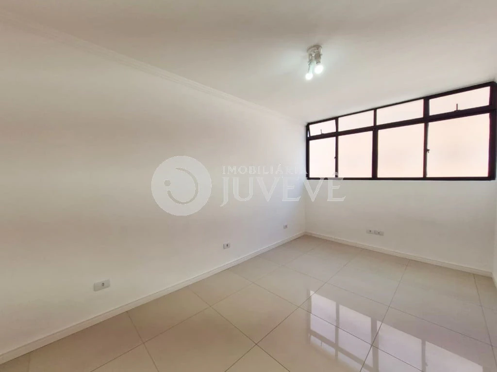 3-bedroom apartment in a building with a pool — photo 4
