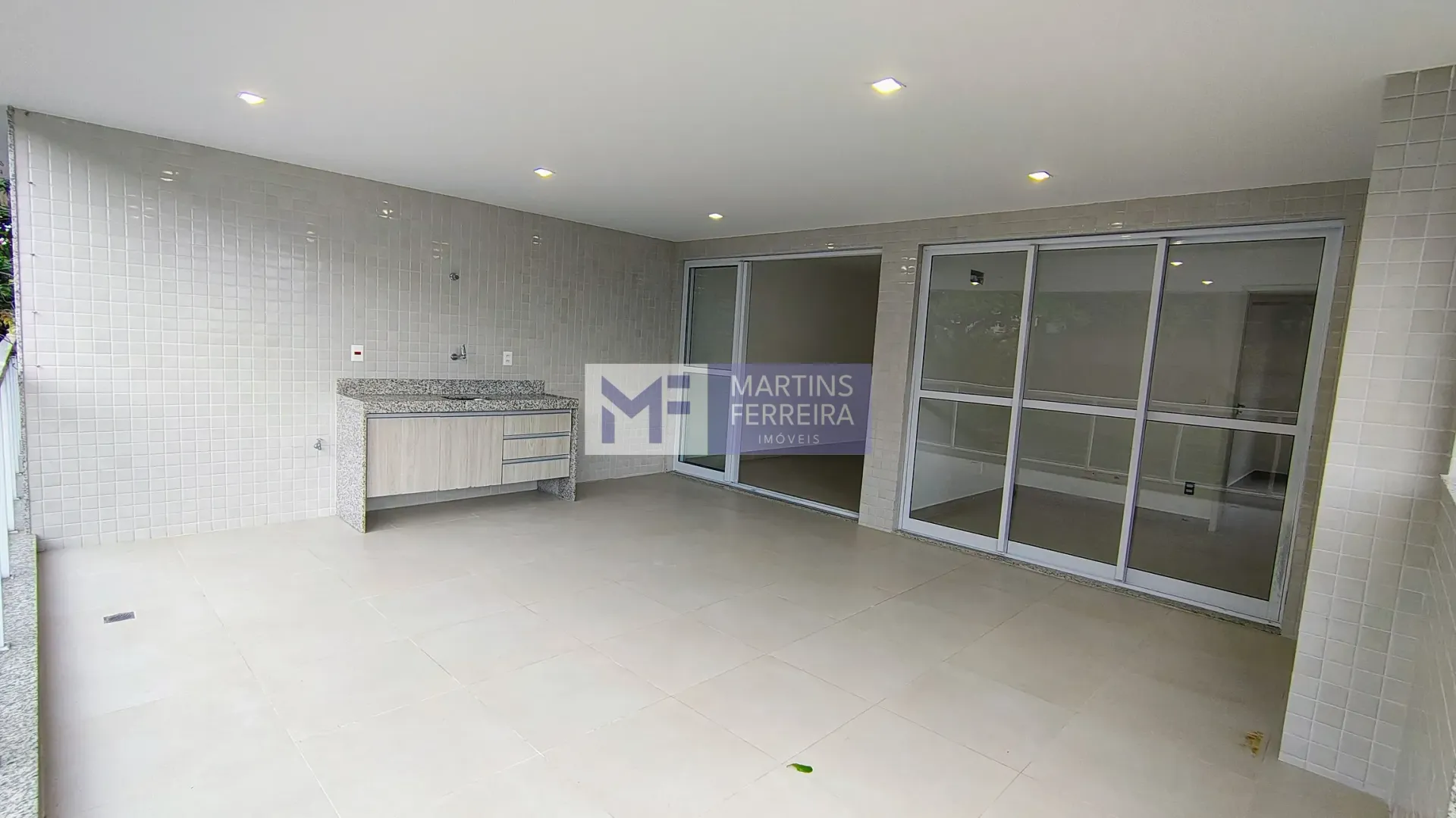 Балкон с грилем и 3 спальни: квартира 122 м² — photo 6