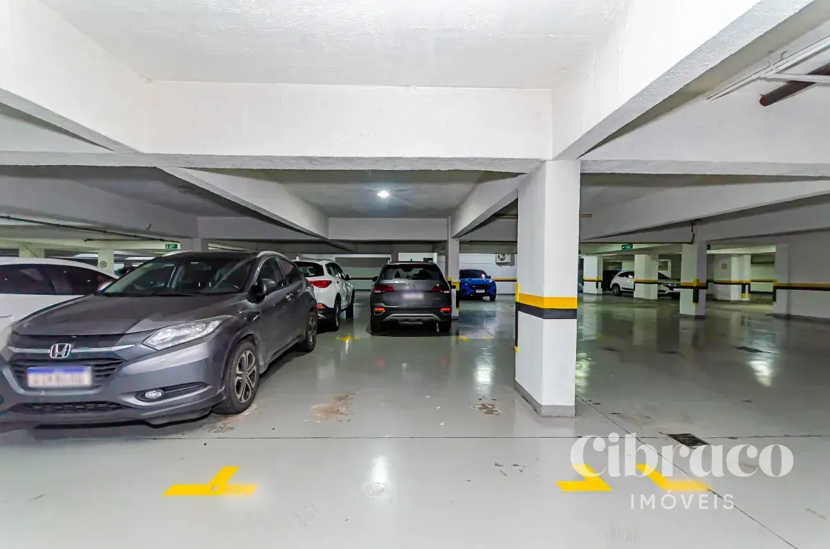 Balcony with a grill in a 2-bedroom apartment, 71 m² — photo 45