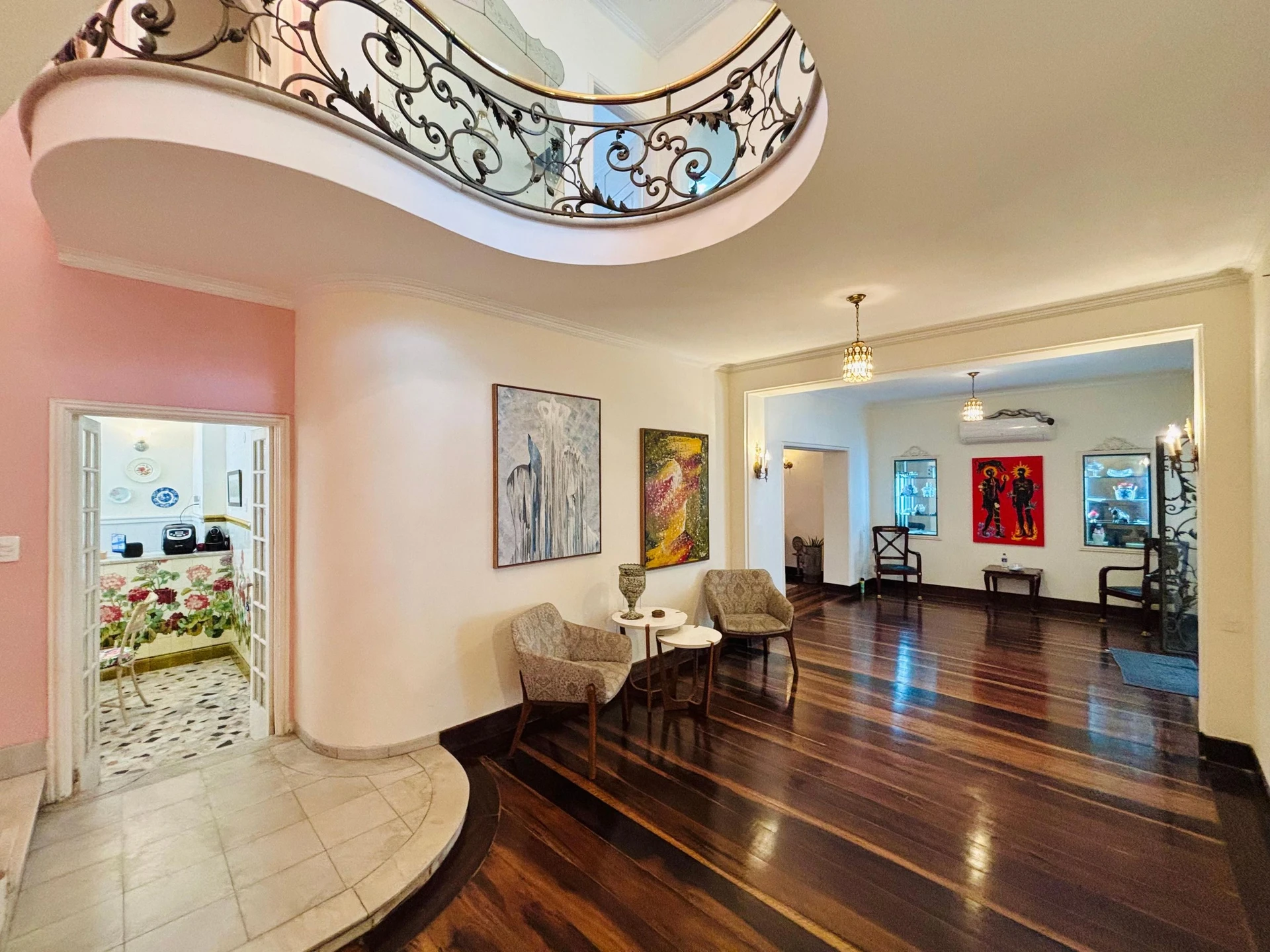 Furnished house, 380 m², with a grill on the balcony — photo 48