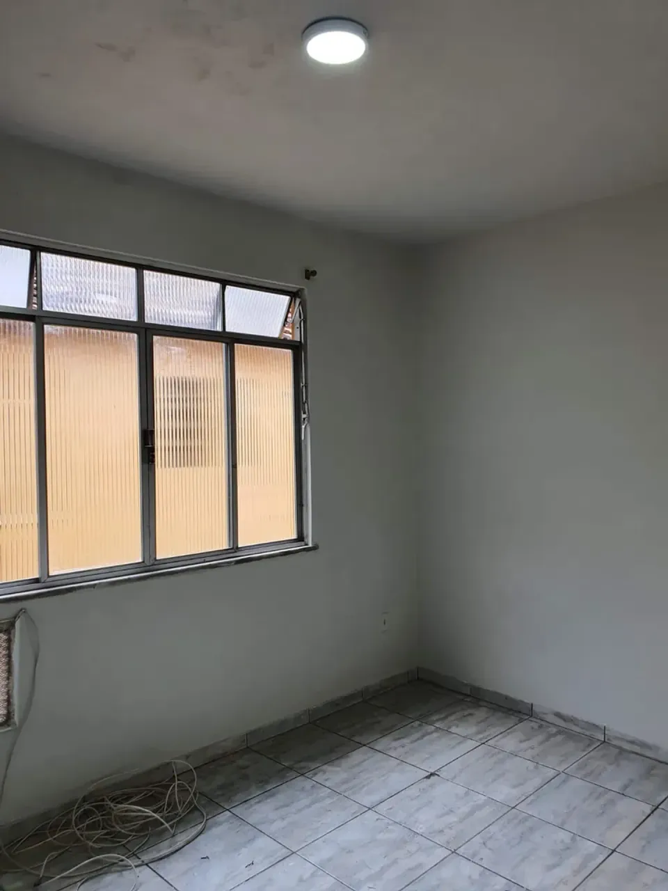 Unfurnished 1-bedroom apartment with tiled floors — photo 2